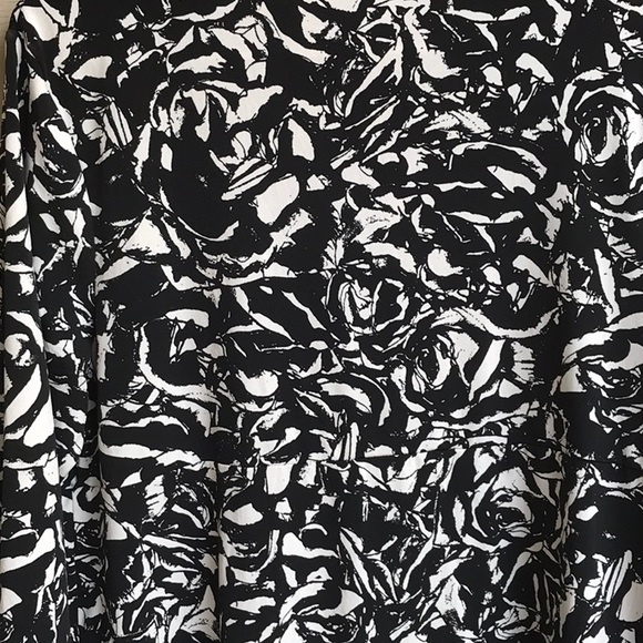 Two matching pieces, two different sizes! - Picture 8 of 8